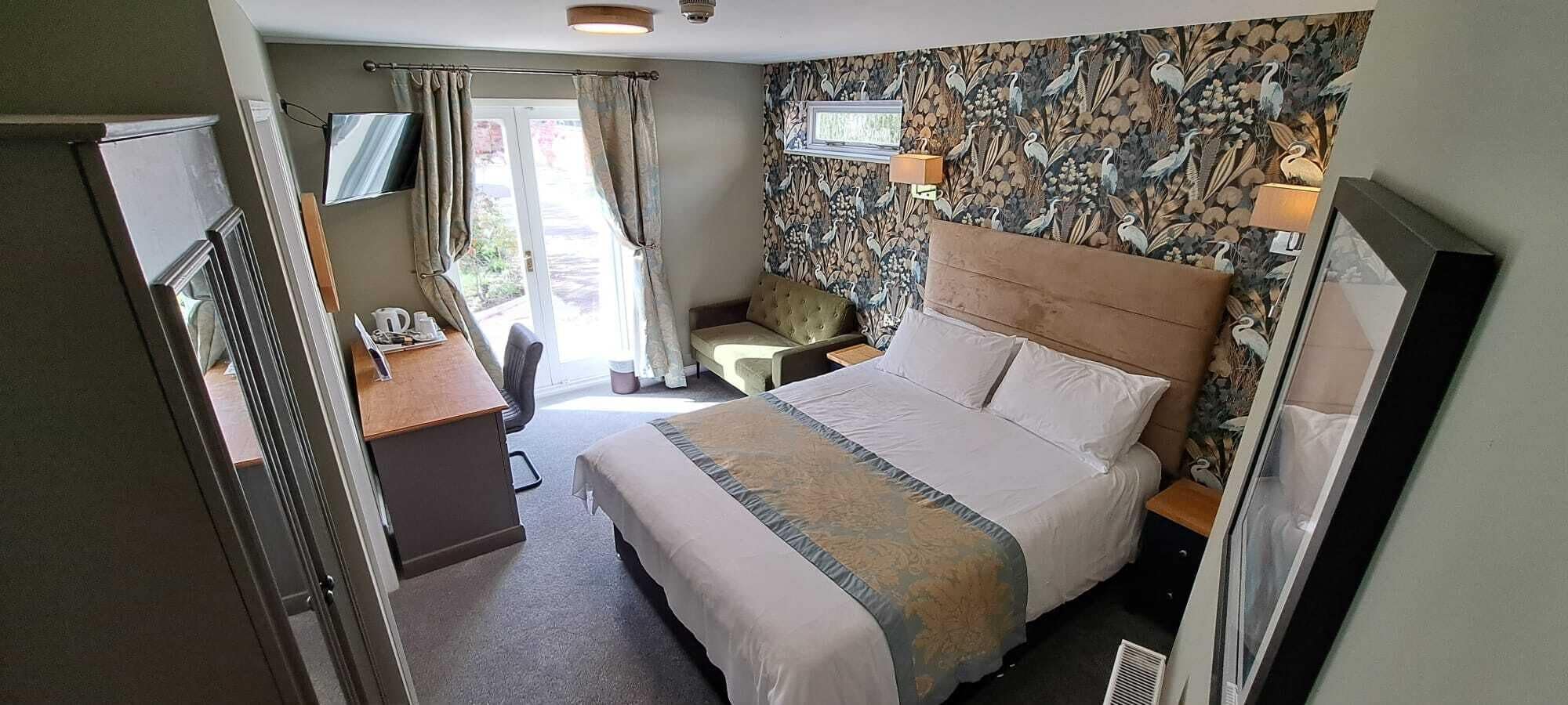standard double room, 1 double bed, non smoking, ensuite | hypo-allergenic bedding, iron/ironing board, travel cot, free wifi