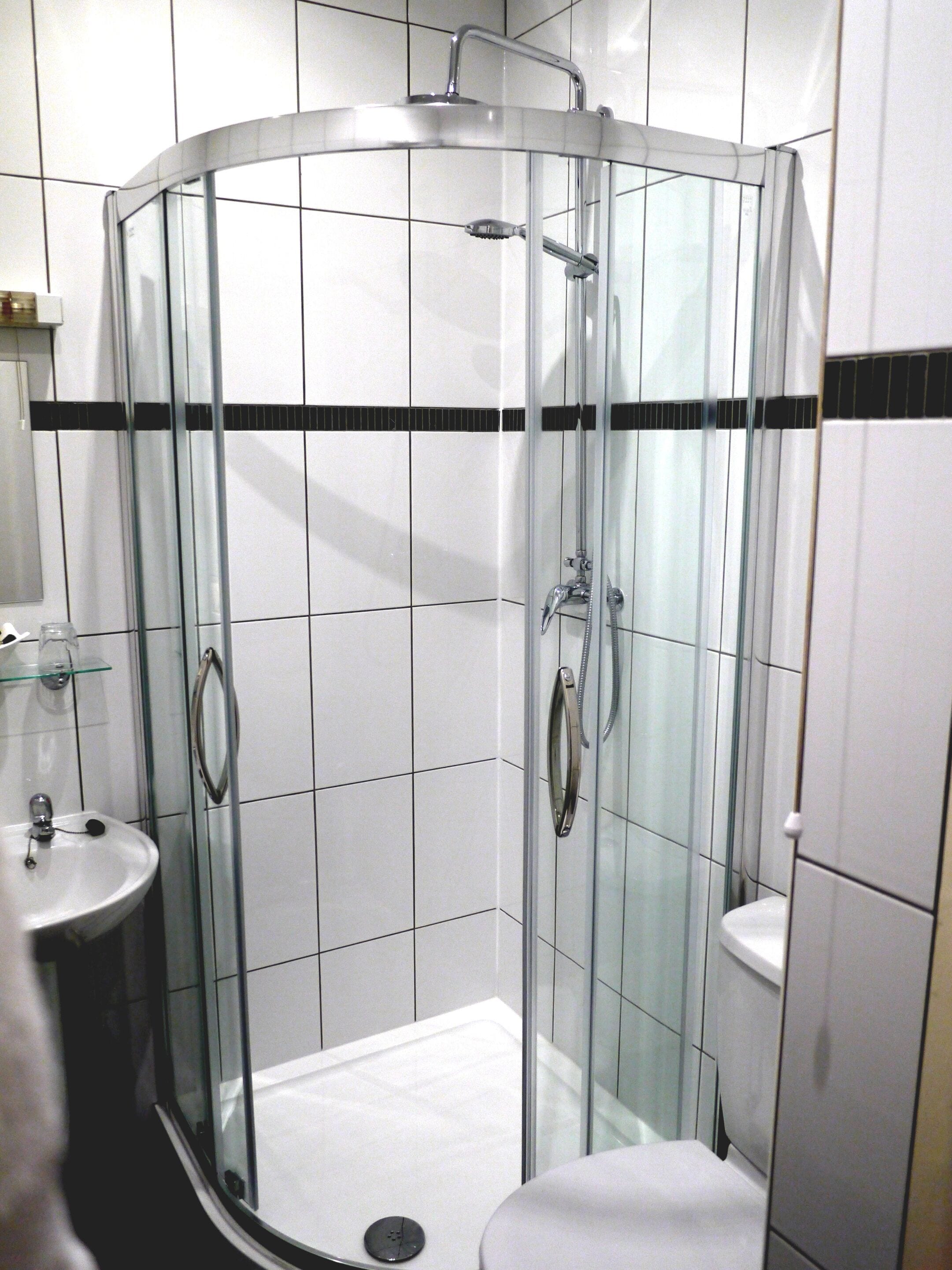 standard double room, 1 double bed, non smoking, ensuite | bathroom | separate bathtub and shower, free toiletries, hair dryer, towels