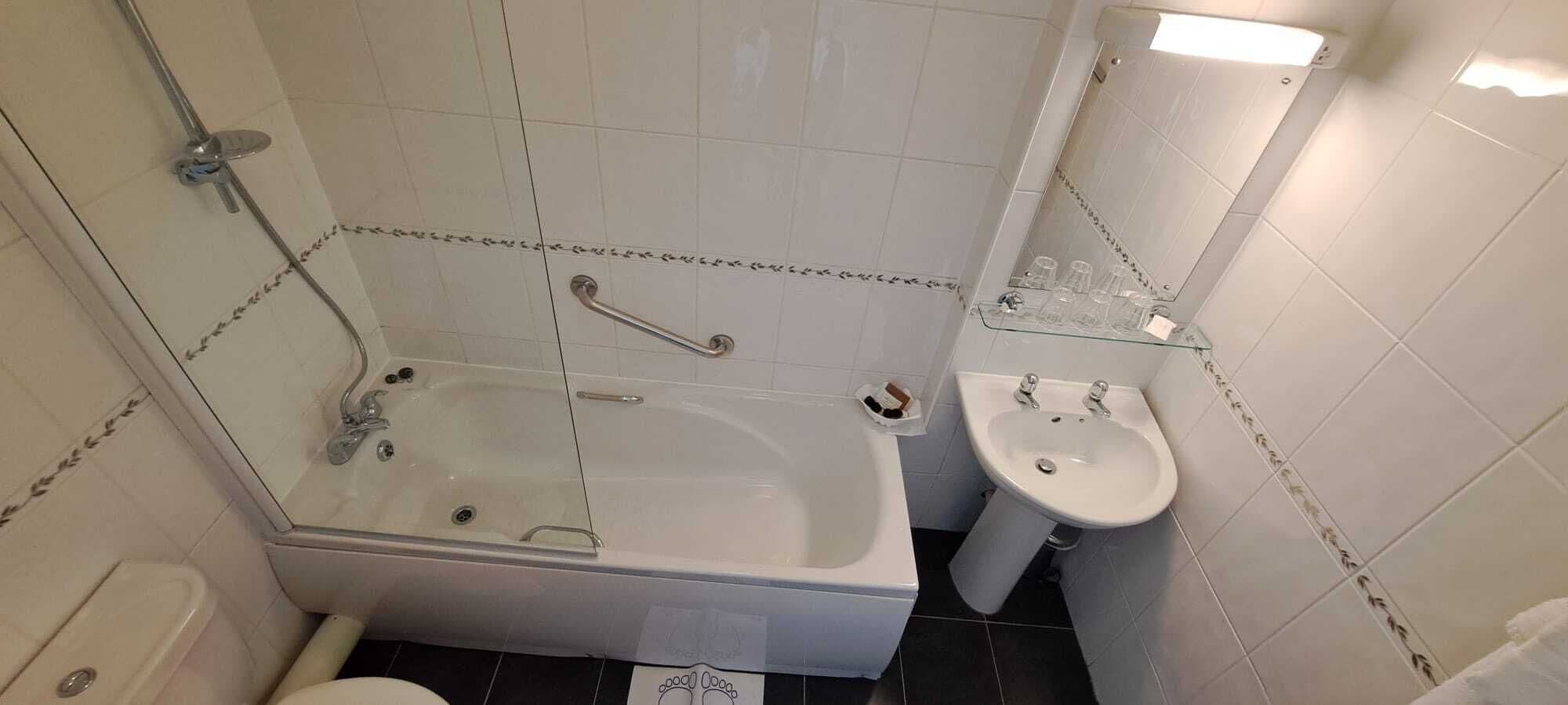 family room (2 beds - sleeps 3) | bathroom | separate bathtub and shower, free toiletries, hair dryer, towels