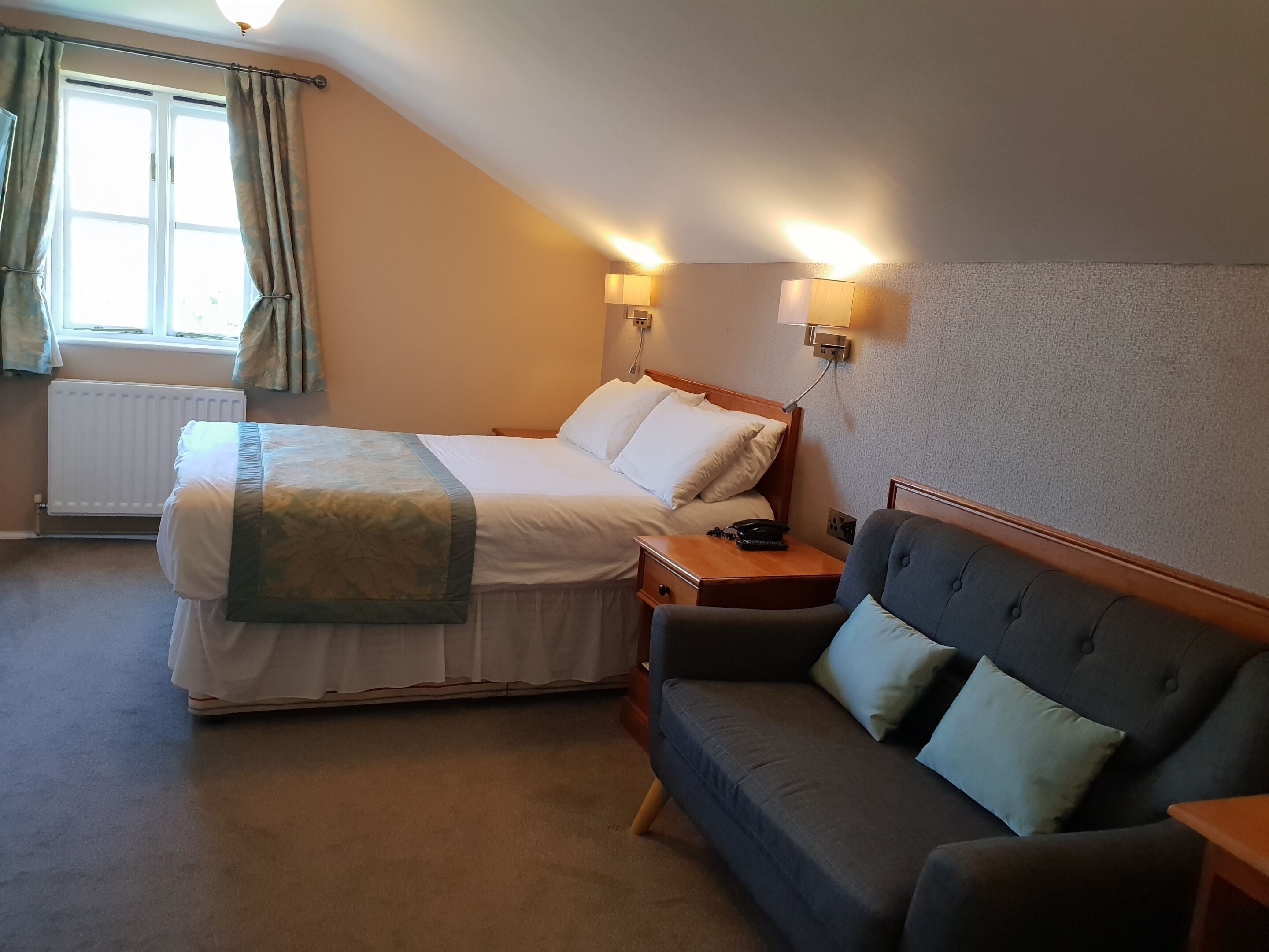 standard double room, 1 double bed, non smoking, ensuite | hypo-allergenic bedding, iron/ironing board, travel cot, free wifi
