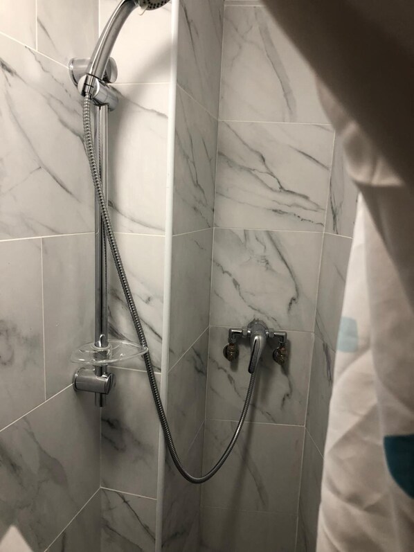 Bathroom - Seven Dials Hotel (London)