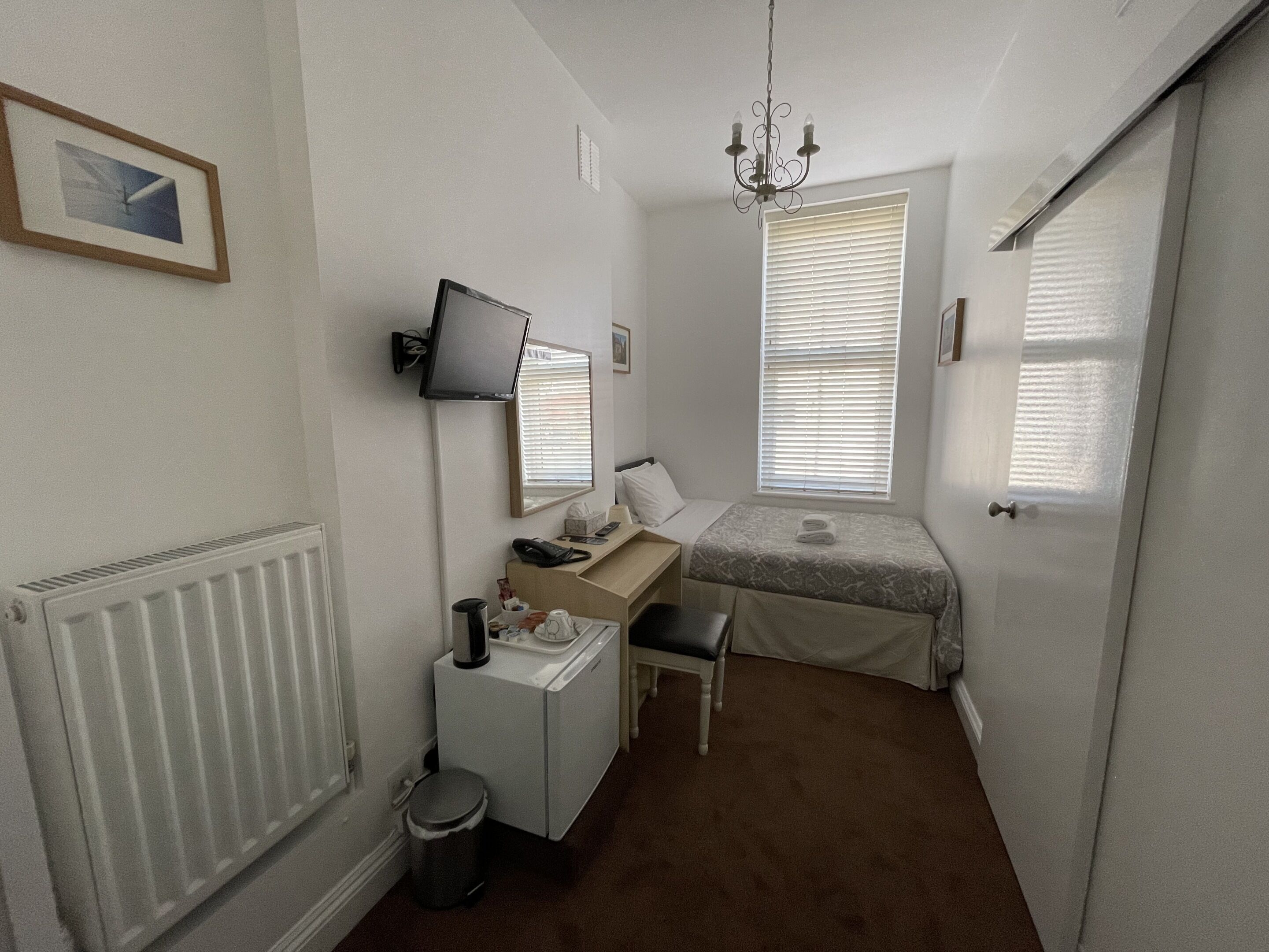 single room, ensuite | free wifi