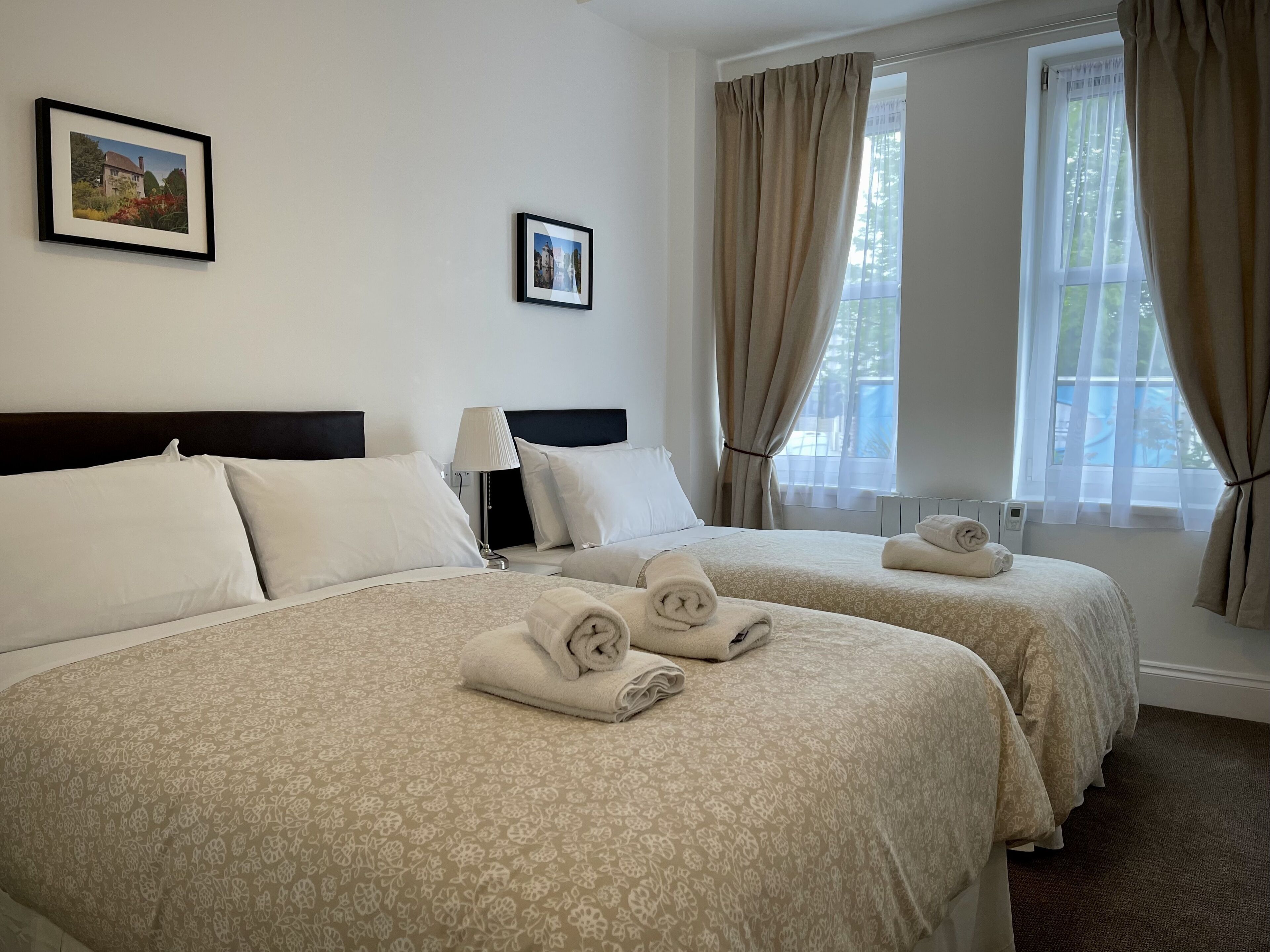 twin room, ensuite | free wifi