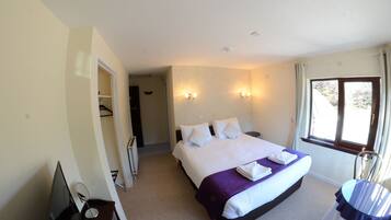 Double Room | Premium bedding, individually decorated, individually furnished, desk