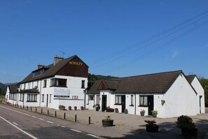 Property grounds - Achilty Guest House (Strathpeffer)