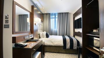 Chambre Simple Deluxe | Literie de qualité supérieure, coffres-forts dans les chambres, bureau