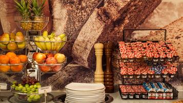 Petit déjeuner anglais (12.5 GBP par personne)