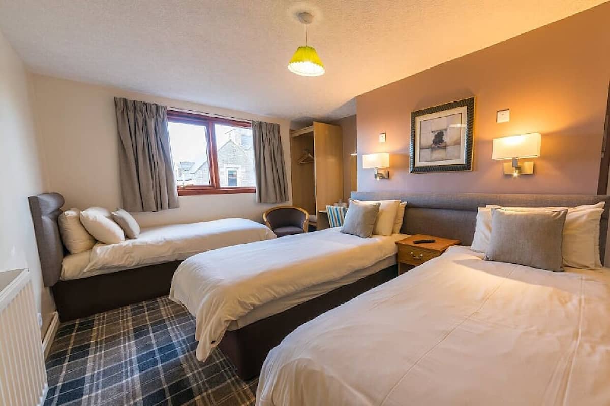 1 bedroom, egyptian cotton sheets, premium bedding, down duvets