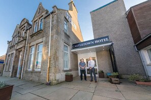 Front of property - Castletown Hotel (Thurso)