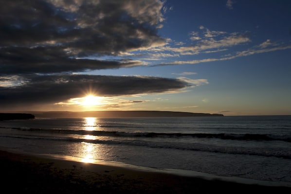 Beach nearby, white sand - Castletown Hotel (Thurso)