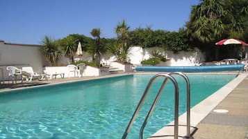 Seasonal outdoor pool, sun loungers