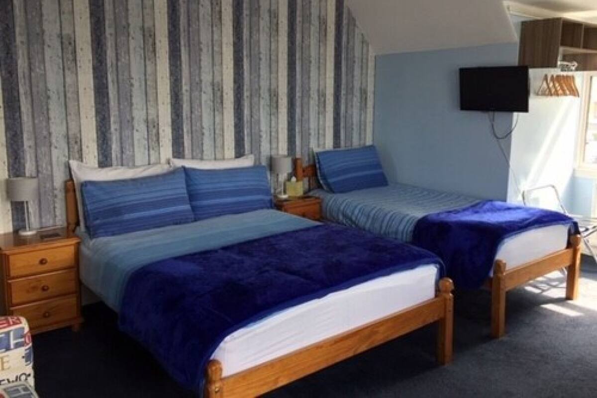 Individually decorated, iron/ironing board, cribs/infant beds, free WiFi