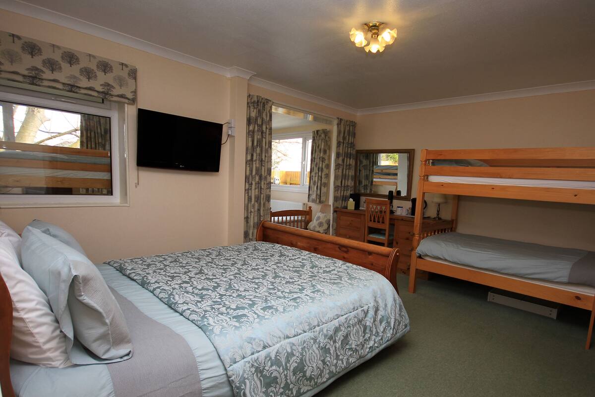 Individually decorated, iron/ironing board, cribs/infant beds, free WiFi