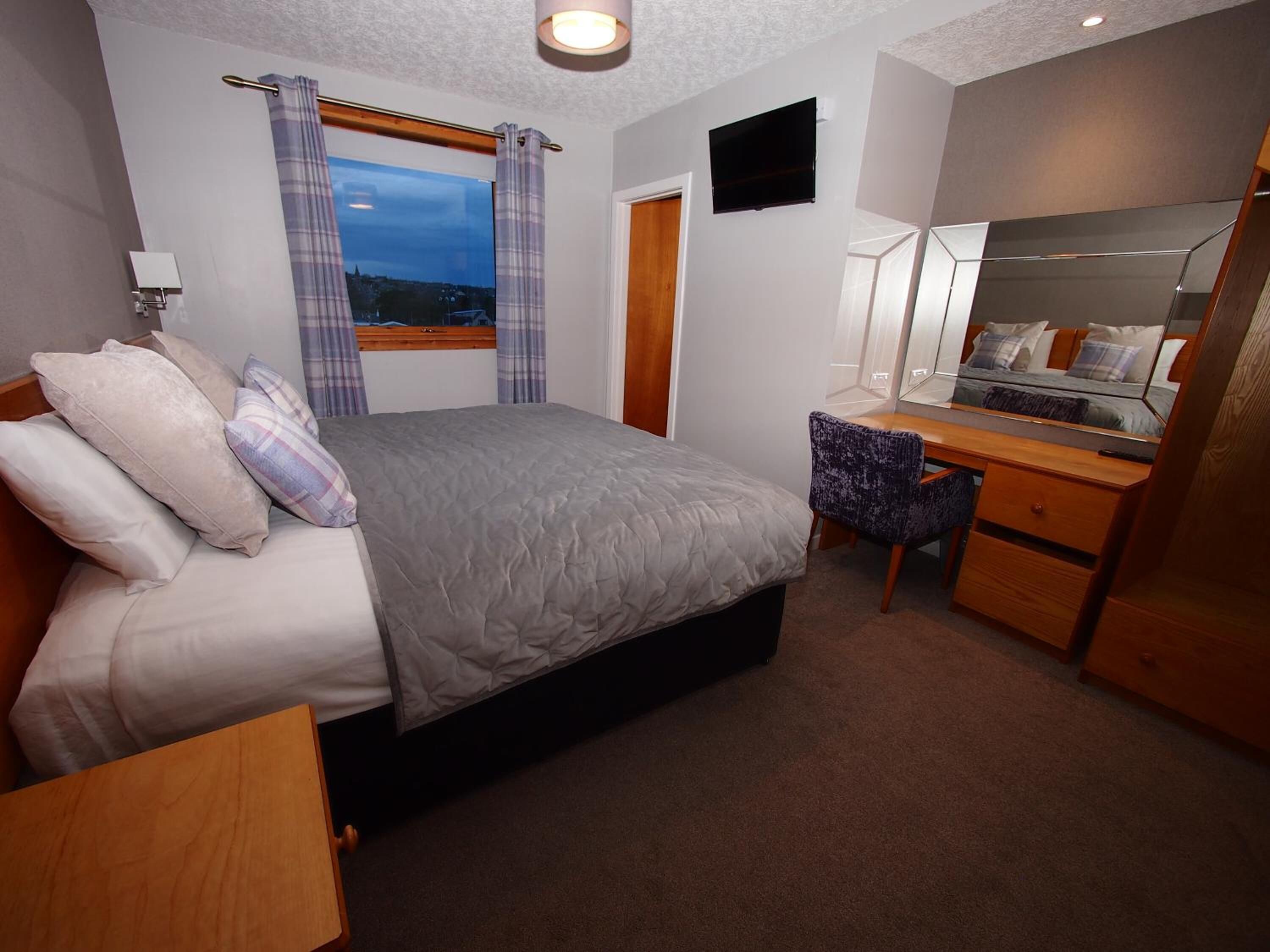 1 bedroom, desk, iron/ironing board, free cots/infant beds