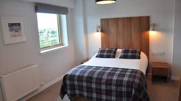 Bureau, fer et planche à repasser, lits bébé (gratuits), Wi-Fi gratuit