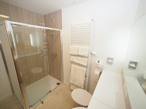 Kostenlose Toilettenartikel, Haartrockner, HandtĂŒcher