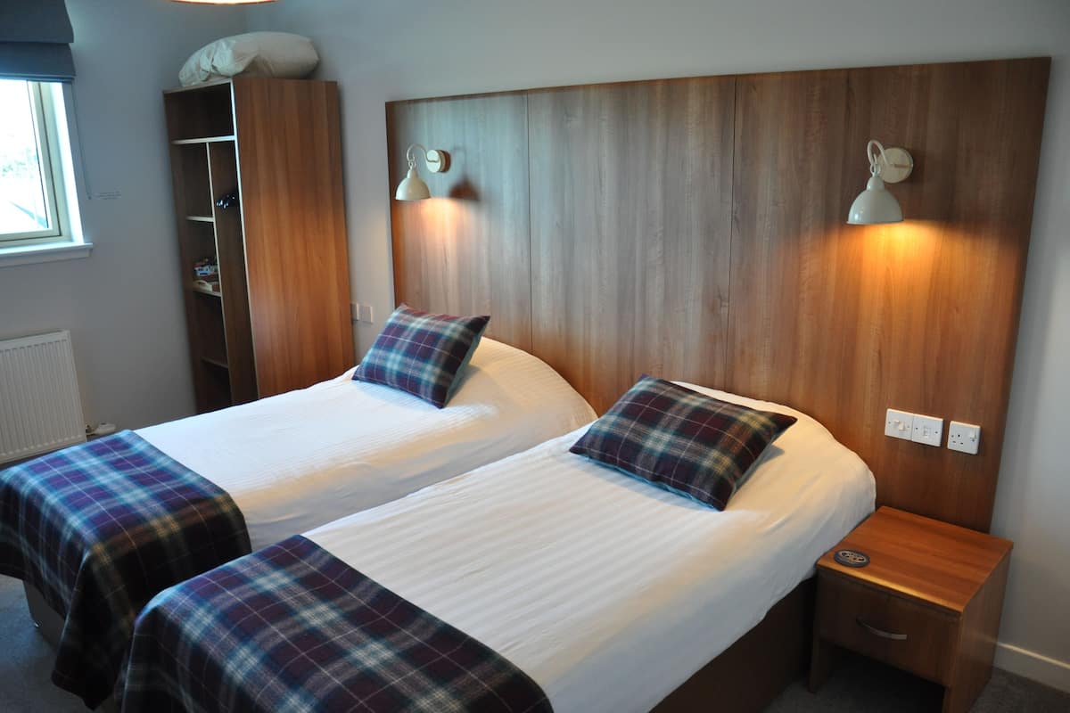Standard Twin Room | Desk, iron/ironing board, cribs (free), WiFi (free)