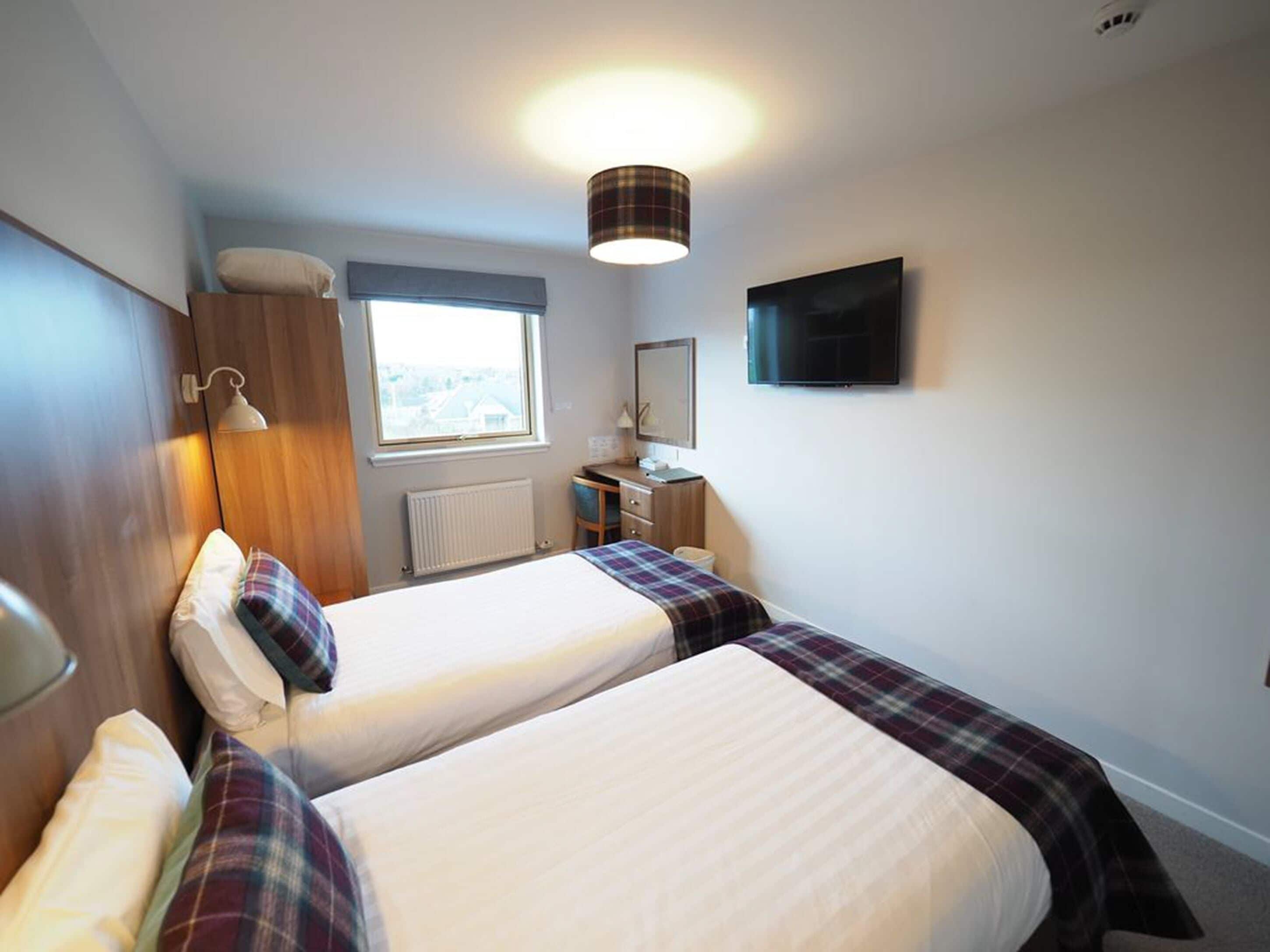 standard twin room | 1 bedroom, desk, iron/ironing board, free cots/infant beds