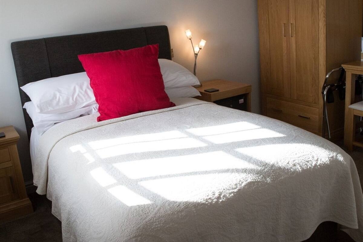 Deluxe Single Room, Ensuite (With Double Bed)