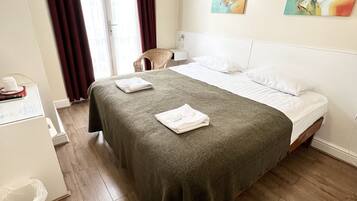 Double Room | Hypo-allergenic bedding, desk, iron/ironing board, free WiFi