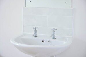 Standard Twin Room, 2 Twin Beds | Bathroom | Hair dryer, towels