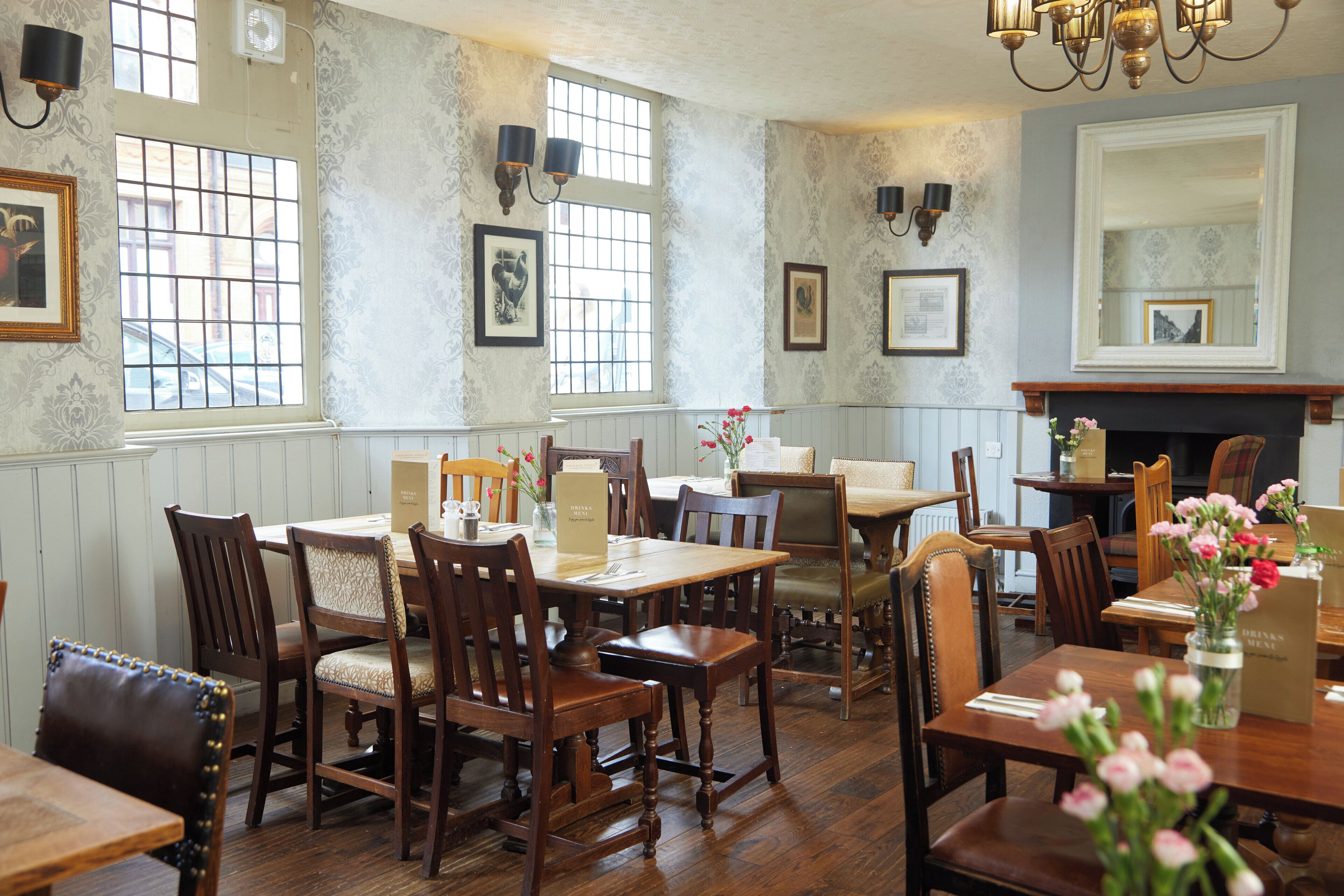 2 restaurants, breakfast served