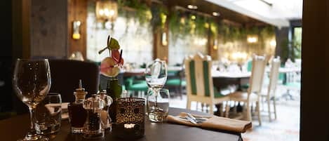 Breakfast, lunch, dinner served; local cuisine