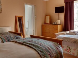 Iron/ironing board, free WiFi - Bell House Hotel & Restaurant (Chippenham)