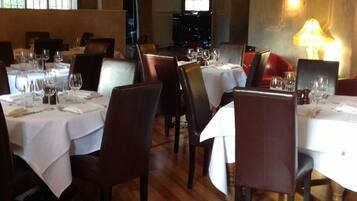 Breakfast and dinner served, British cuisine