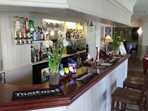 Bar (on property) - Bell House Hotel & Restaurant (Chippenham)