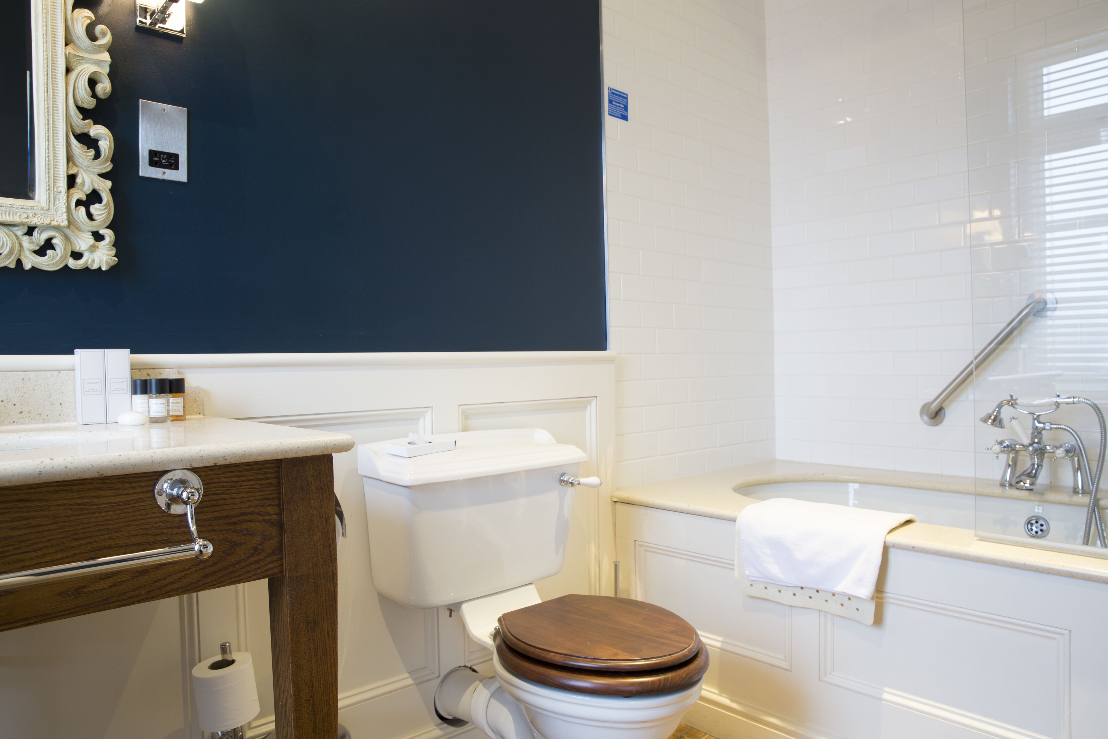 superior double room, sea view | bathroom | shower, free toiletries, hair dryer, towels