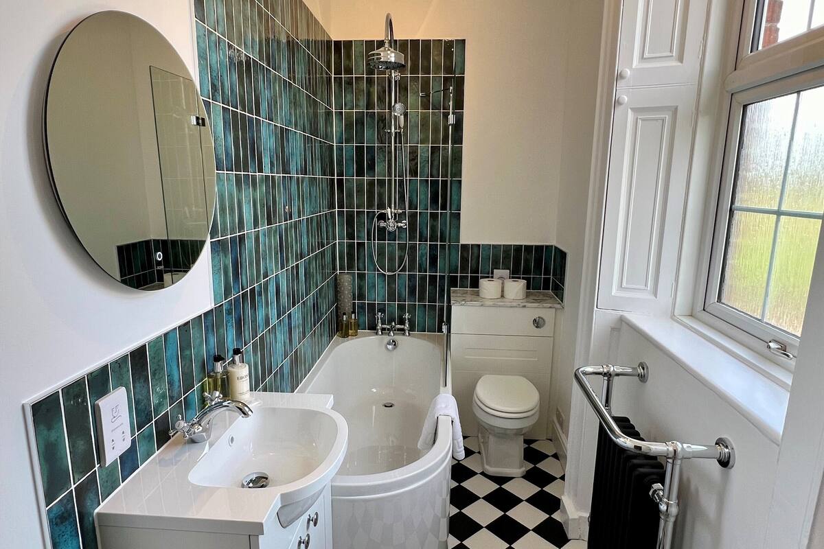 executive double room | bathroom | hair dryer, towels