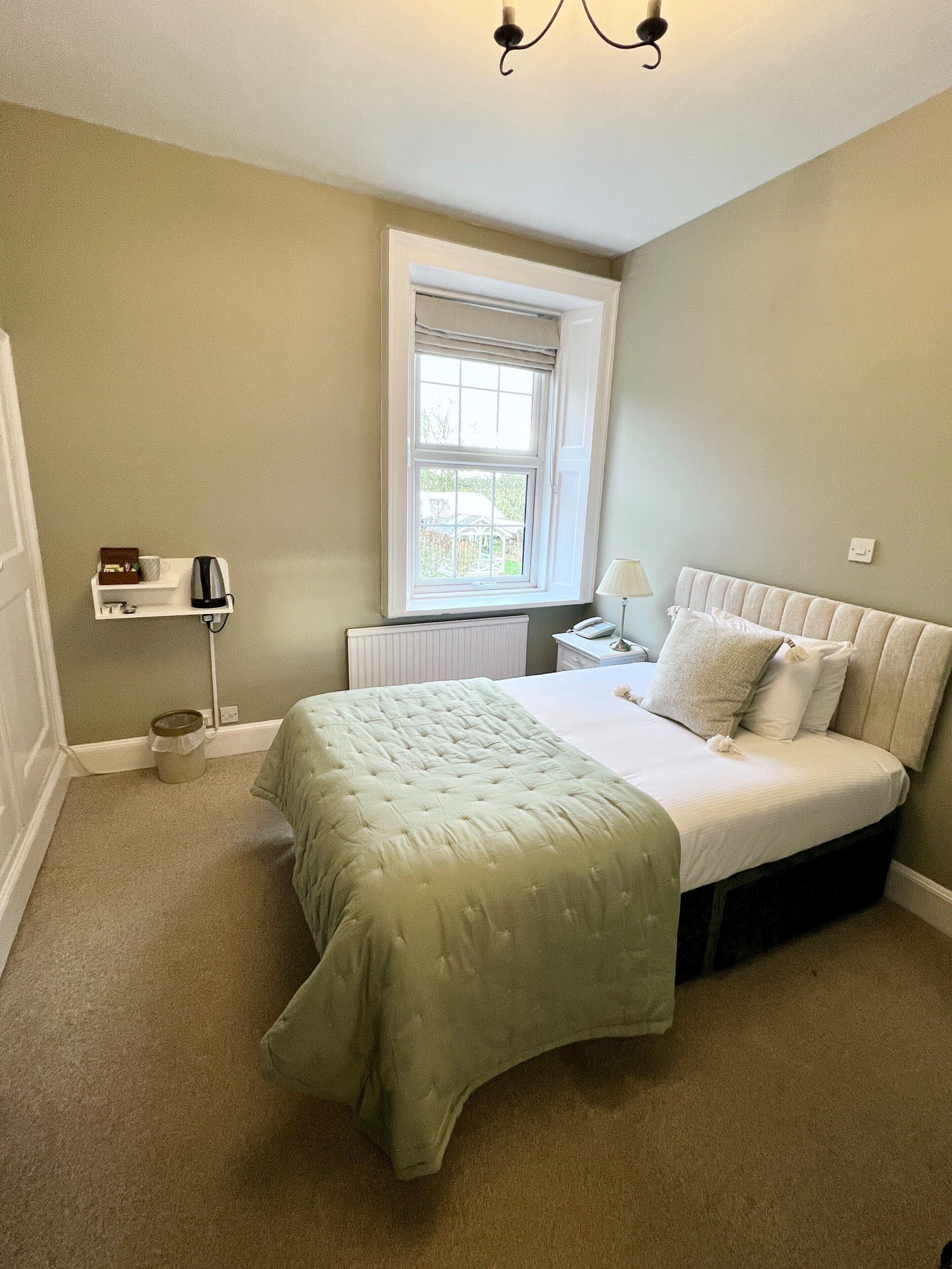 single room | 1 bedroom, individually decorated, desk, laptop workspace