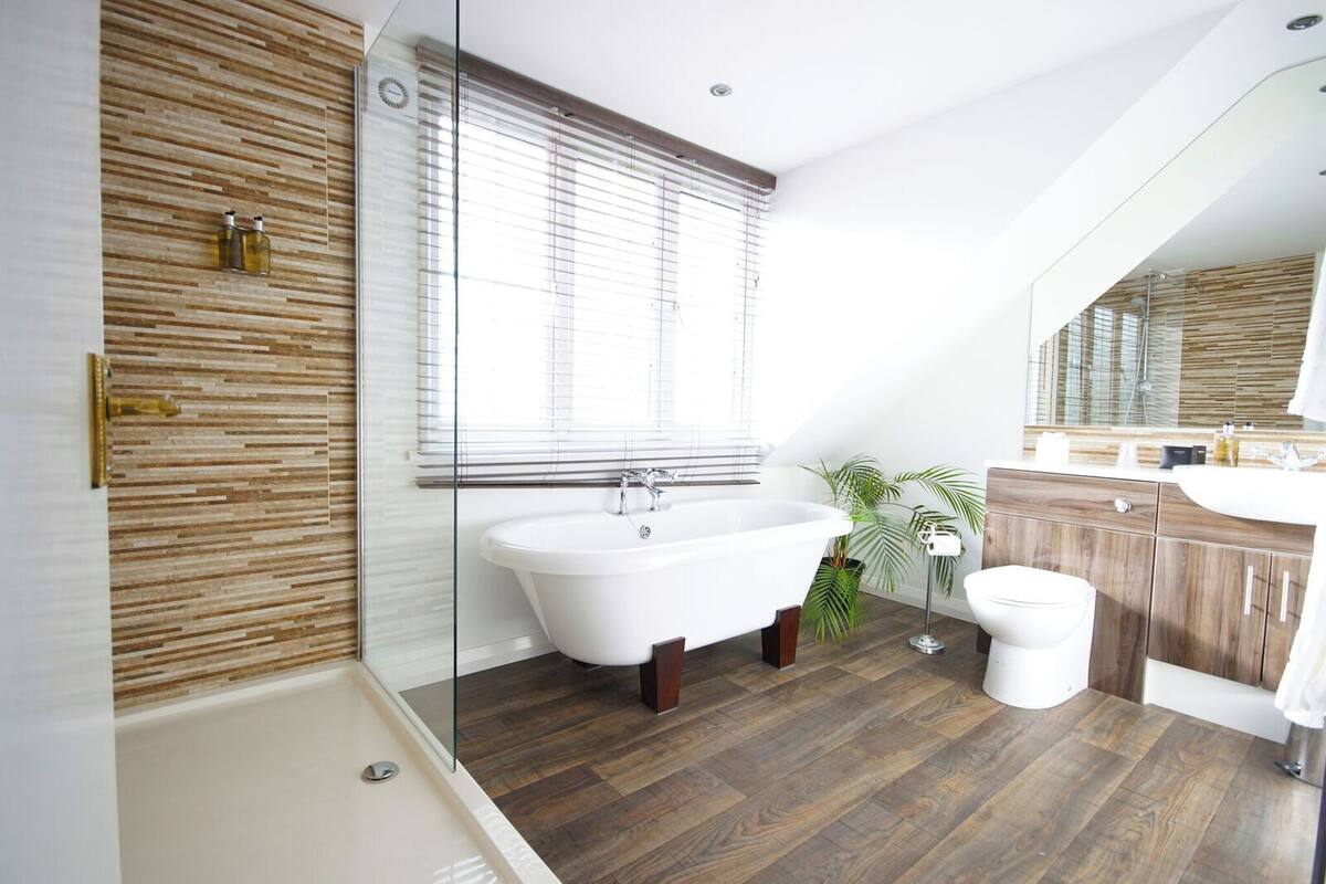 executive double room | bathroom | hair dryer, towels