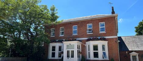 Façana frontal de l'allotjament