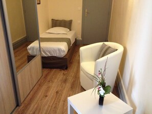 Cots/infant beds, free WiFi