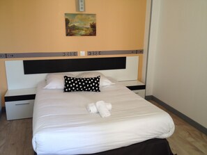 Cribs/infant beds, free WiFi - Flore Hotel & Jardin The Originals (Vichy)