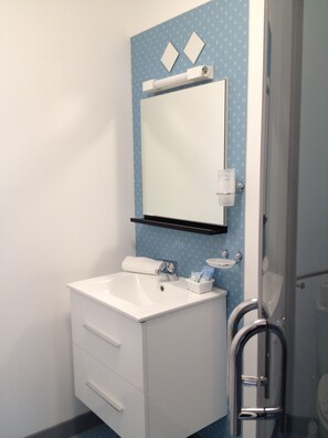 Bathroom - Flore Hotel & Jardin The Originals (Vichy)
