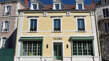 Façana frontal de l'allotjament