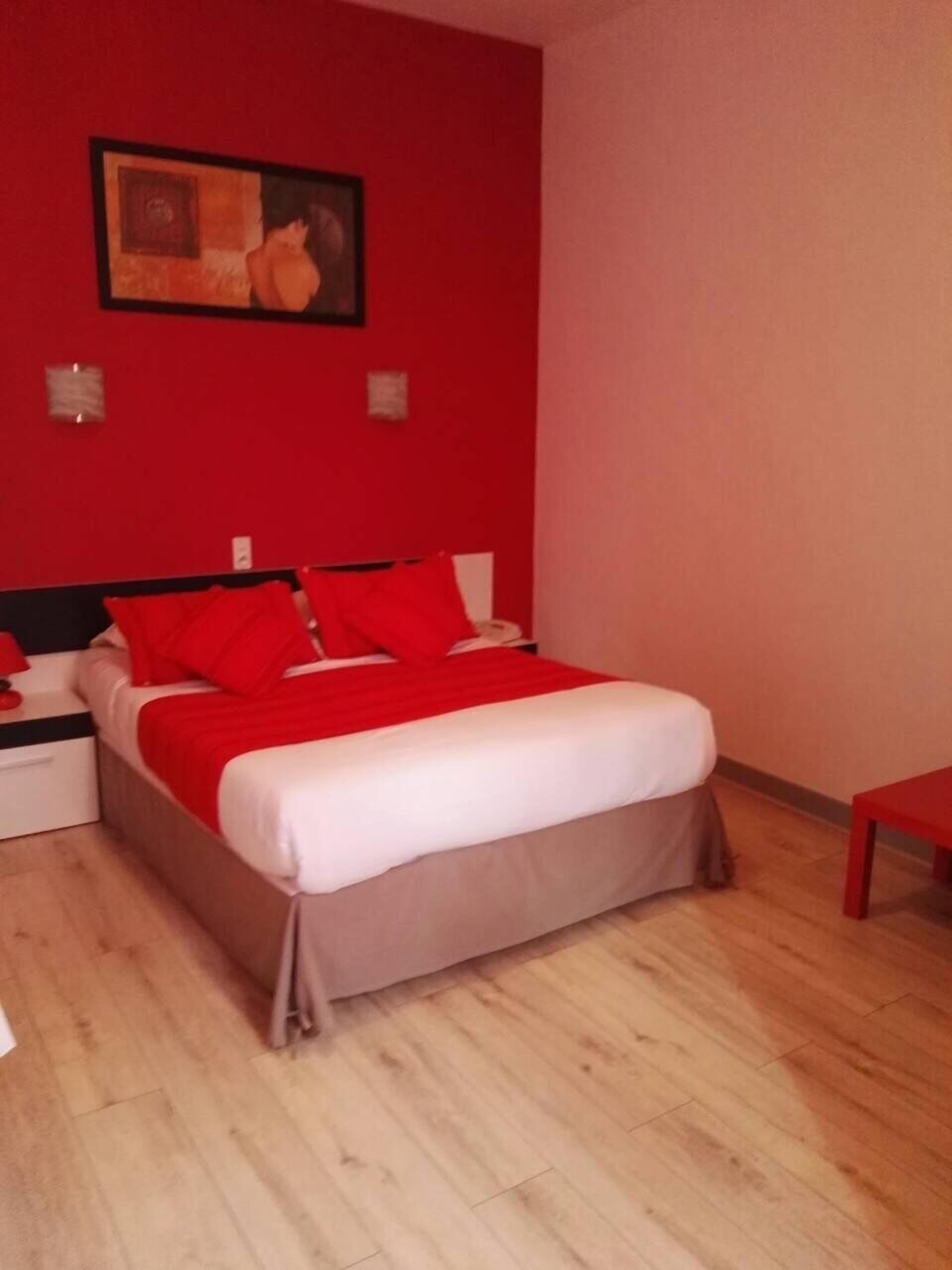 Cots/infant beds, free WiFi