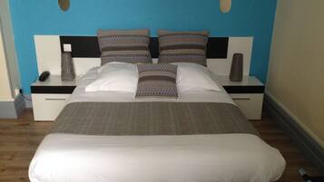 Cots/infant beds, free WiFi