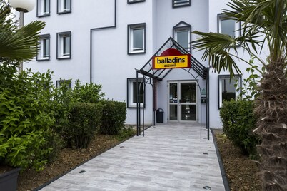 Initial by Balladins St Quentin/Gauchy