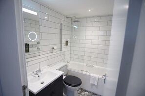 Vòi sen/bồn tắm kết hợp, đồ dùng nhà tắm miễn phí, máy sấy tóc 