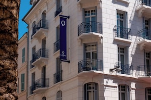 Front of property - Crisol Belle Epoque (Cannes)