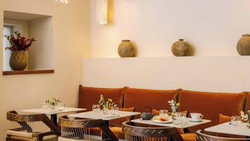 Morgenmadsbuffet hver dag (14 EUR pr. person)