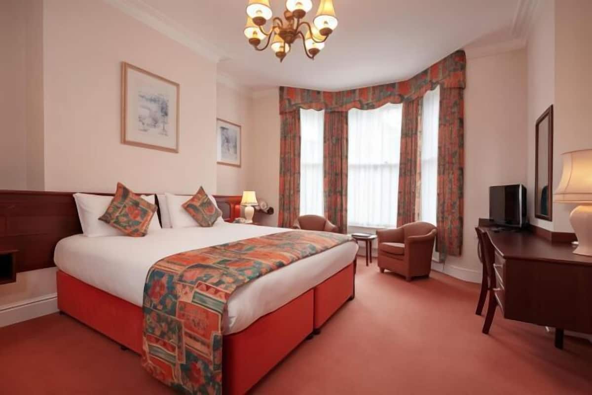 In-room safe, desk, soundproofing, iron/ironing board