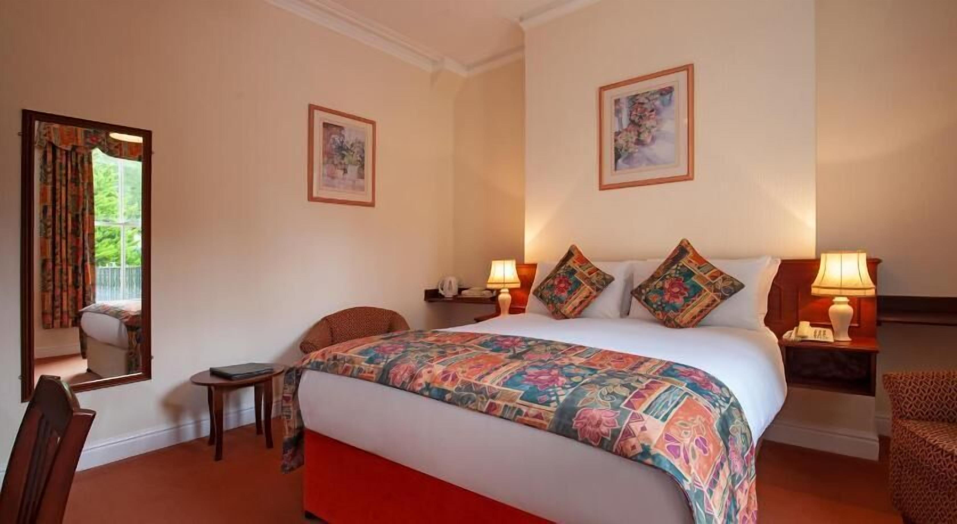 In-room safe, desk, soundproofing, iron/ironing board