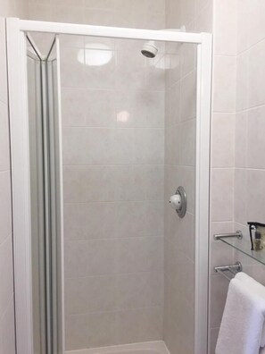 Free toiletries, hair dryer, towels - Arundel House Hotel (Cambridge)