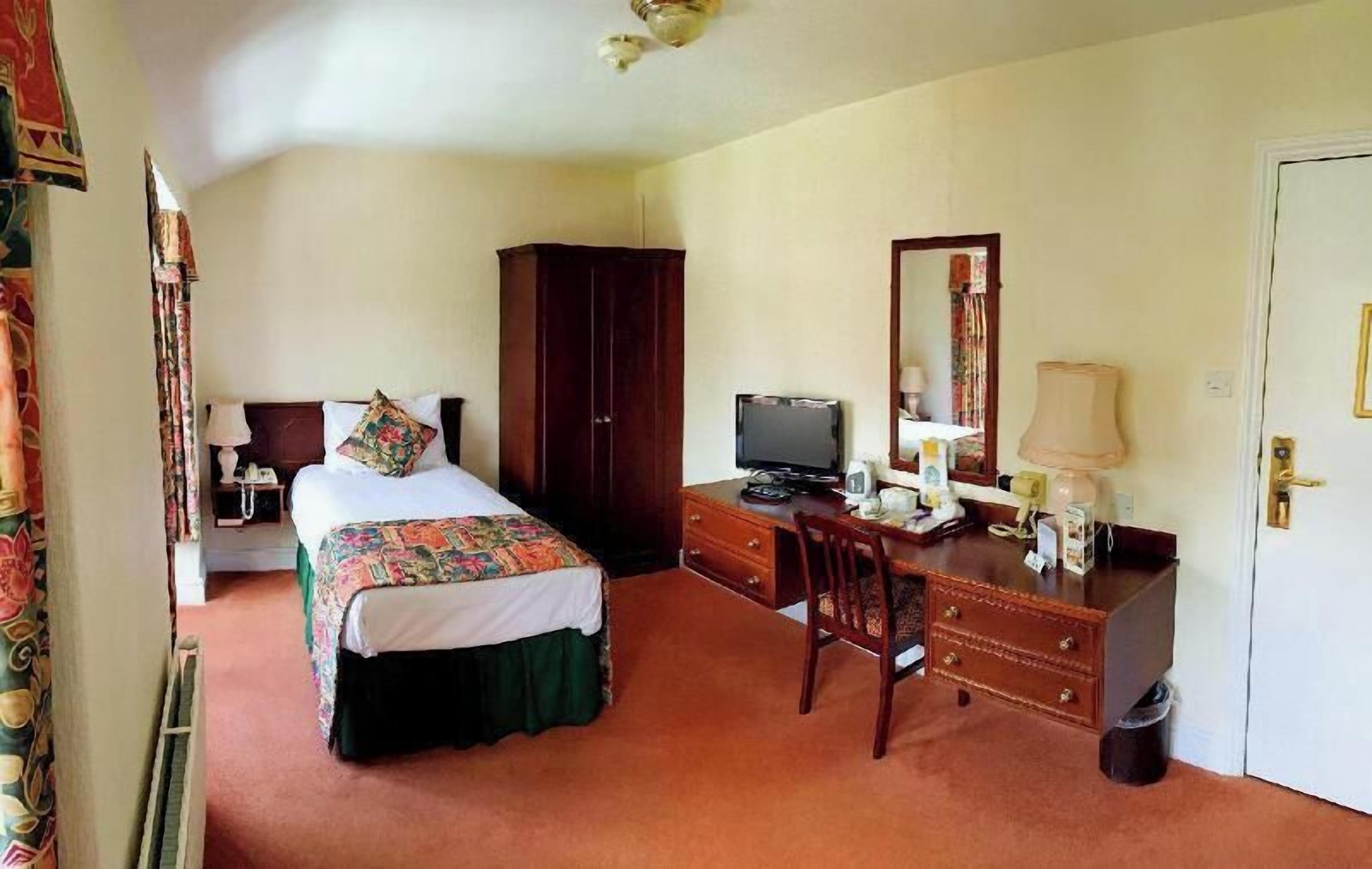 In-room safe, desk, soundproofing, iron/ironing board