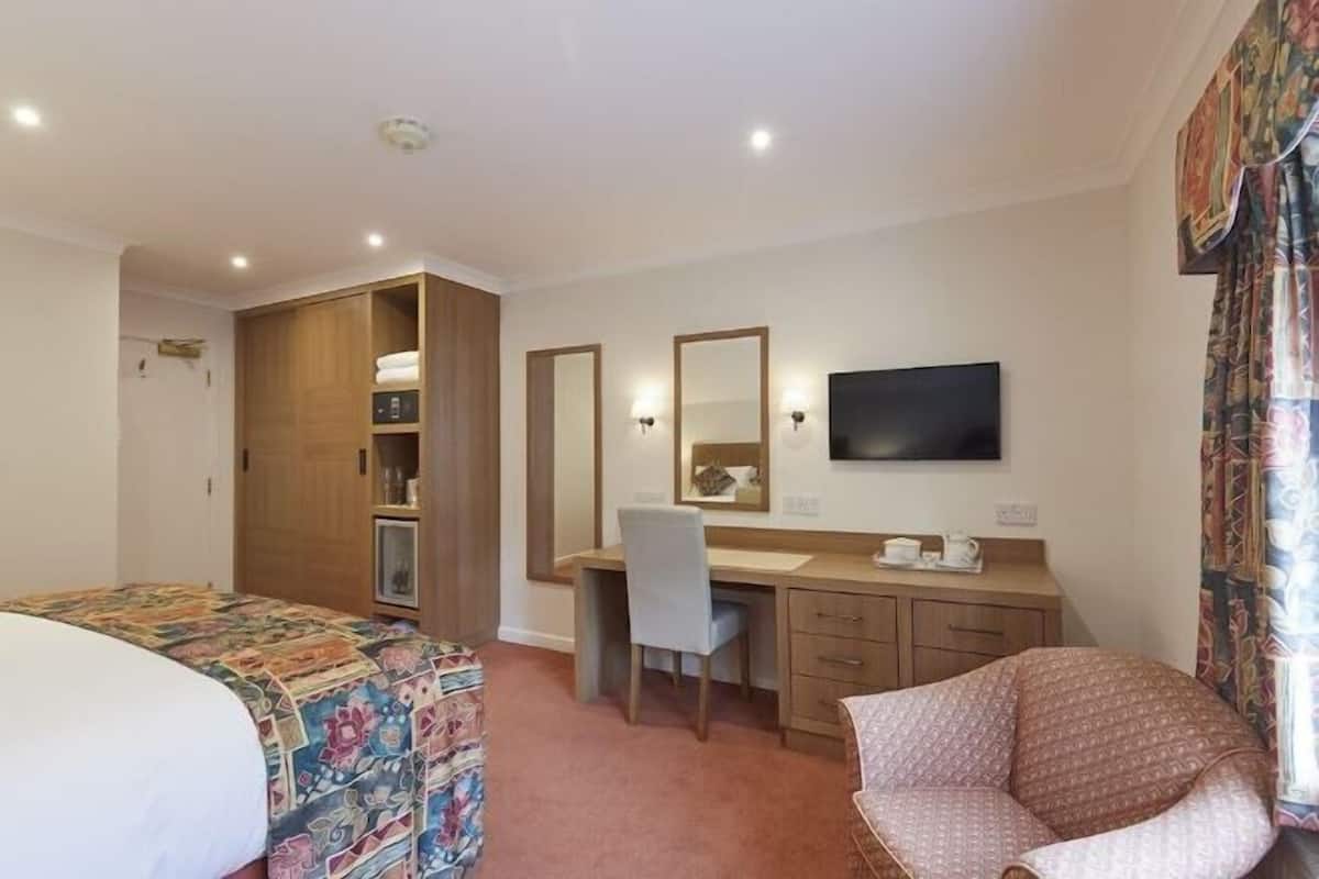 In-room safe, desk, soundproofing, iron/ironing board